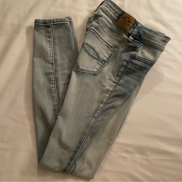 Abercrombie and Fitch Womens 25x26 Light Wash Denim Skinny Jeans Low Rise - Picture 1 of 12